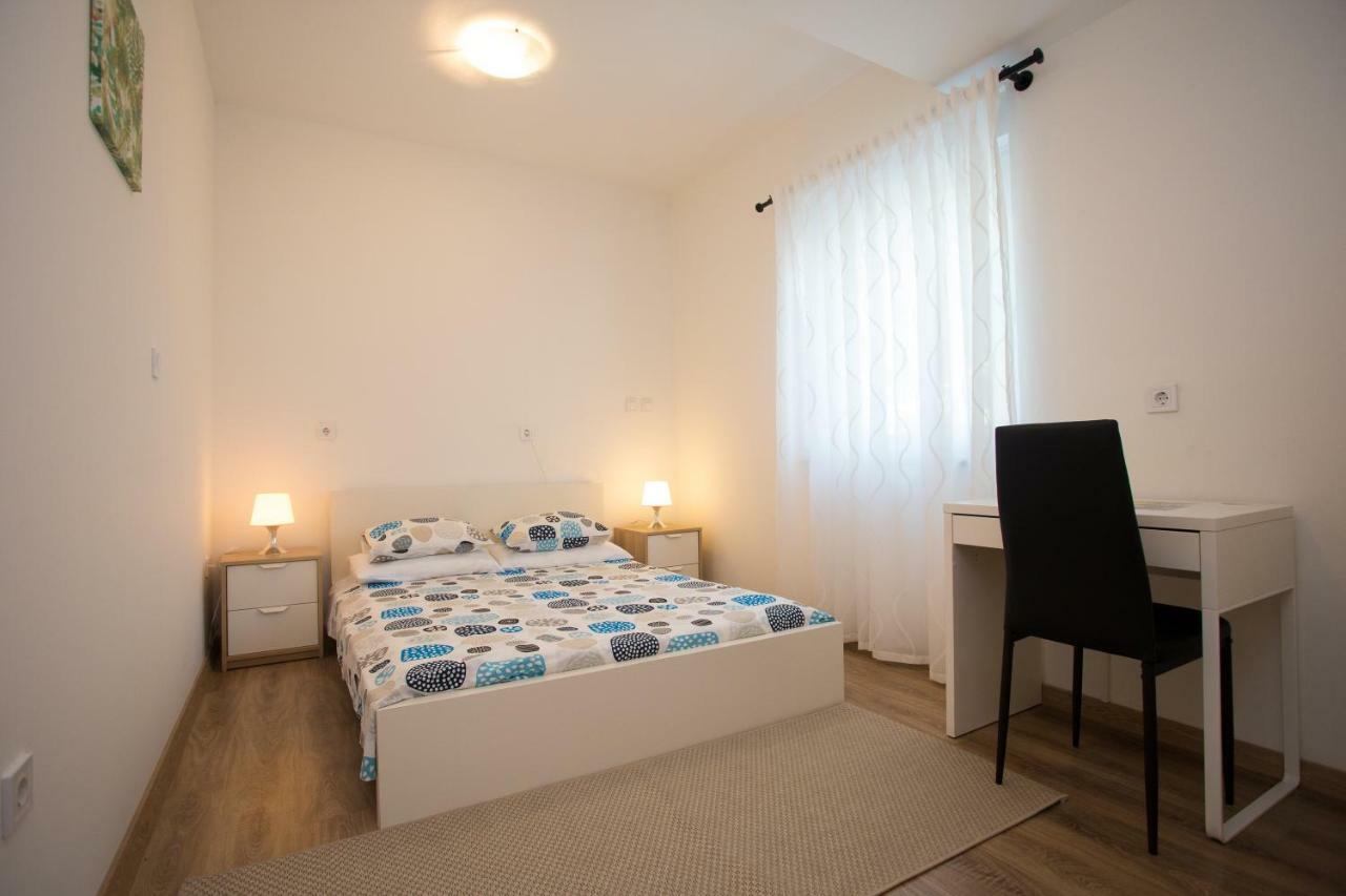 Apartman Girasol Pula Διαμέρισμα Εξωτερικό φωτογραφία